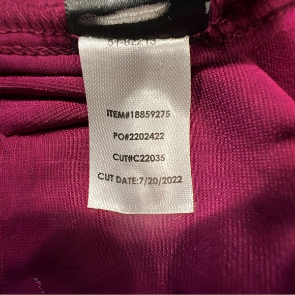 Torrid burgandy velvet top size 1 - Picture 5 of 6